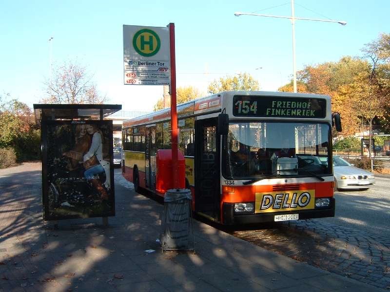 bild020_regulaerer_busbetrieb_am_berliner_tor_mit_linie154.jpg